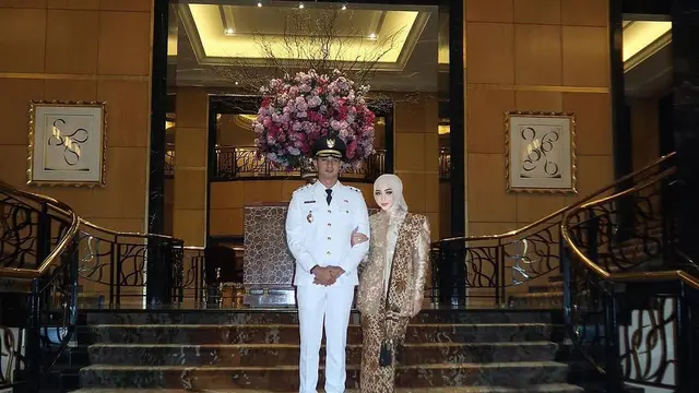 Potret Margin Wieheerm Tampil Anggun Berkebaya Dampingi Ali Syakieb. (instagram/marginw/alisyakieb)