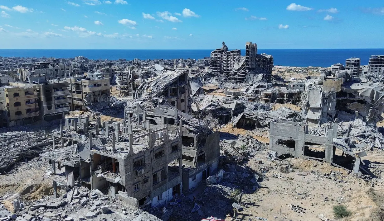 Sementara, Biro Pusat Statistik Palestina (PCBS) melaporkan jumlah bangunan yang rusak akibat agresi Israel di Jalur Gaza sejak Oktober 2023 hingga September 2025 mencapai 190.115 bangunan, termasuk 102.067 yang hancur total. (AP Photo)