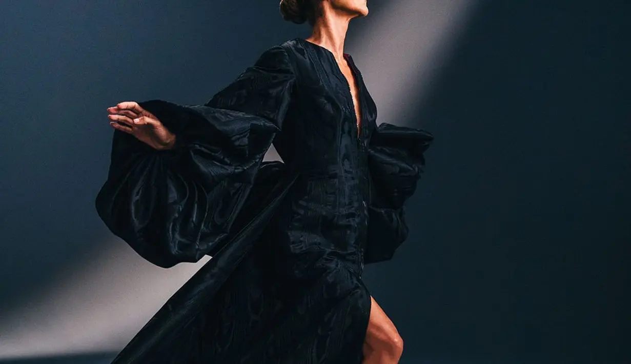 Kini Celine Dion memutuskan untuk debut akting di film Love Again. Mana gaya Celine Dion yang jadi favoritmu? Foto: Instagram.