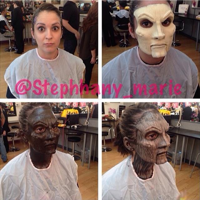 Proses penggunaan makeup | Photo copyright Stephanie Hernandez