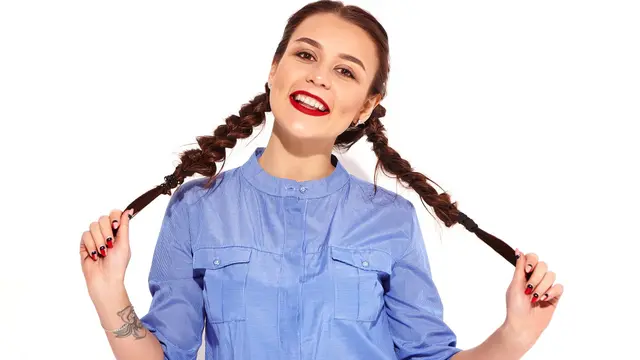 10 Inspirasi Updo Mudah untuk Rambut Panjang yang Bikin Penampilan Makin Anggun
