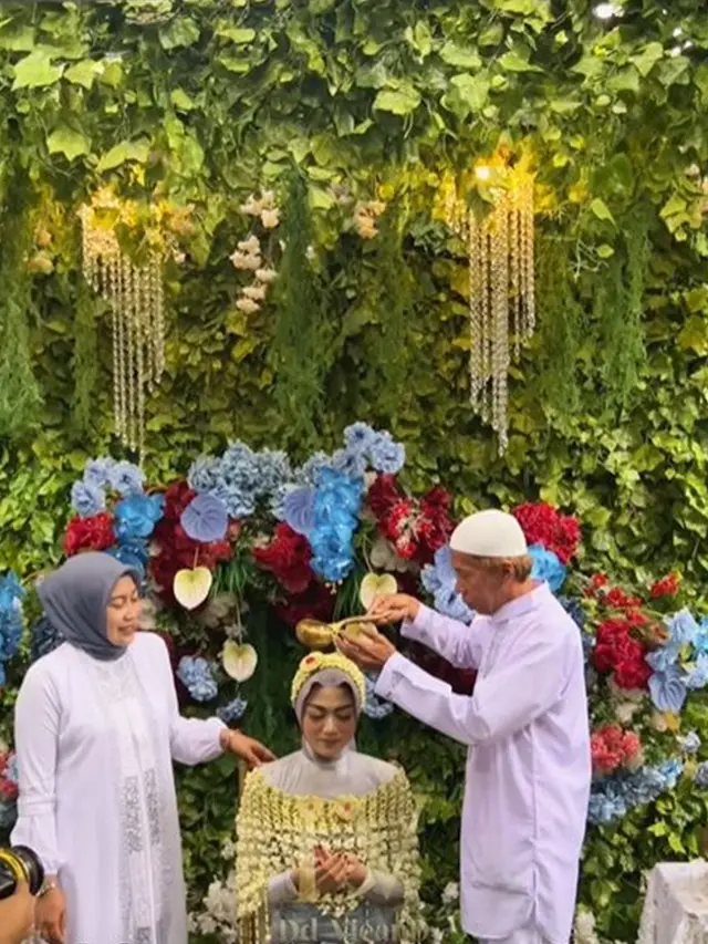 8 Potret Kiwil Dampingi Anak Sambung di Rangkaian Pernikahan, Ikut Rasakan Haru