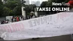 Polisi meminta awak angkutan taksi berbasis aplikasi online untuk mengikuti aturan ganjil genap yang diterapkan. Imbauan ini dikeluarkan di tengan rencana awak angkutan tersebut menggelar demonstrasi.