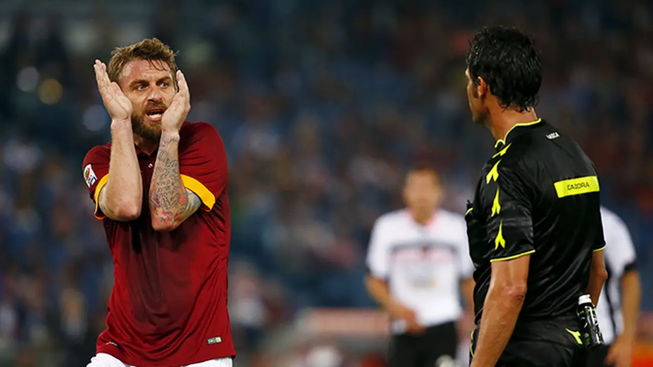 De Rossi Absen Bela Roma di Derby Kontra Lazio?
