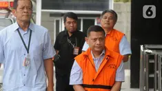 Direktur PT Sampico Adhi Abattoir Dody Wahyudi (depan) dan Direktur PT Harlis Tata Tahta Hartoyo (belakang) tiba di Gedung KPK, Jakarta, Kamis (21/11/2019). Dody diperiksa terkait suap izin kuota impor bawang putih dan Hartoyo proyek pengadaan jalan di Kalimantan Timur. (merdeka.com/Dwi Narwoko)