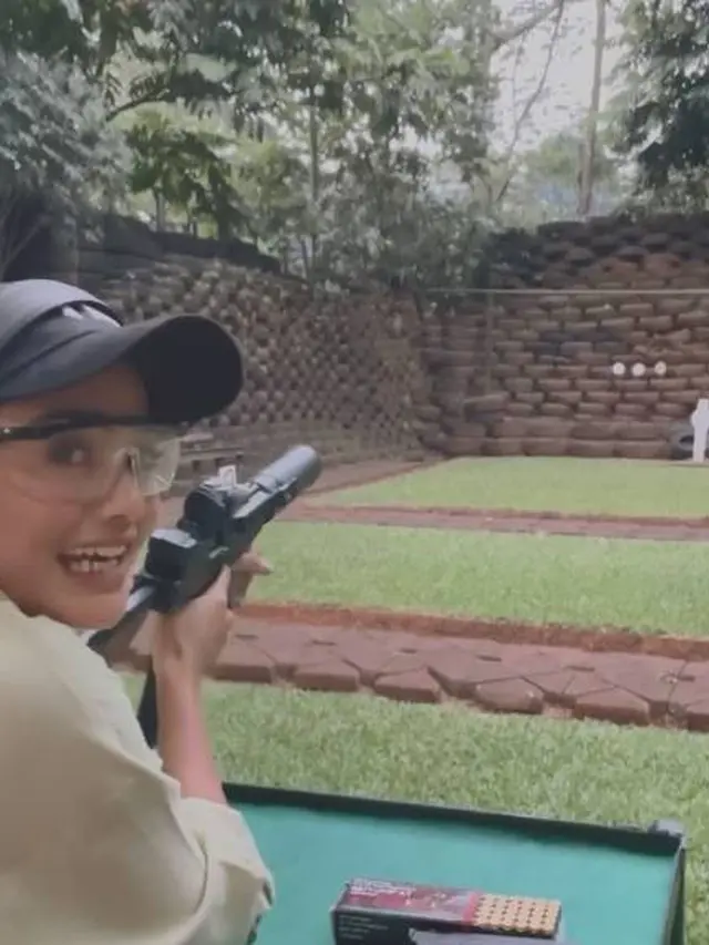 Tampil Keren, Ini 7 Potret Andi Annisa Latihan Menembak yang Mencuri Perhatian