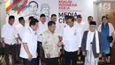 Calon Presiden petahana, Joko Widodo (kedua kanan depan) bersama Ketua Dewan Pengarah Tim Kampanye, Jusuf Kalla (kedua kiri depan) dan Ketua Tim Kampanye Nasional, Erick Thohir usai penetapan di Jakarta, Jumat (7/9). (Liputan6.com/Helmi Fithriansyah)