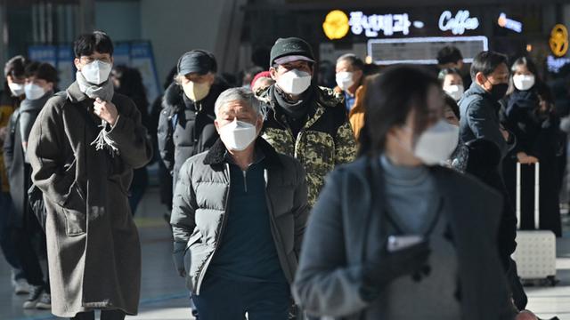 FOTO: Rekor, Kasus COVID-19 Harian Korea Selatan Tembus 100 Ribu