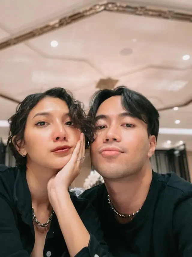 Vidi Aldiano Isyaratkan Sheila Dara Hamil