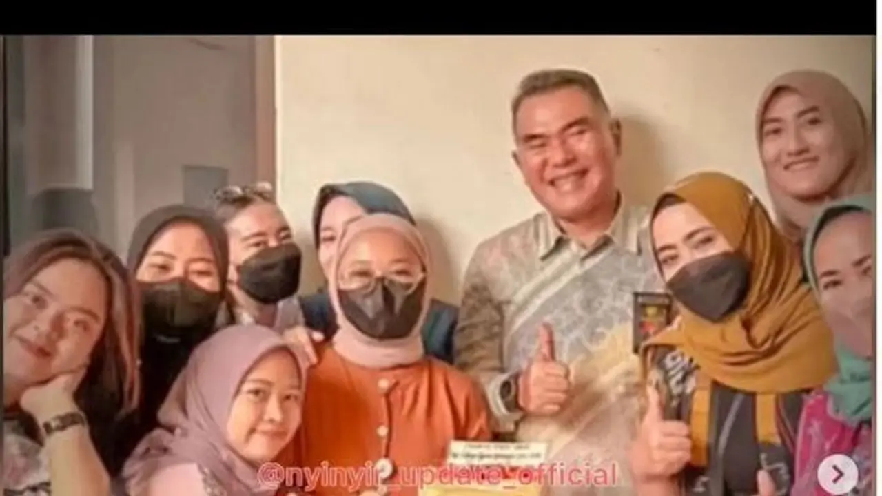 Hakim Kasus Ferdy Sambo Wahyu Iman Santoso Dapat Kejutan Ulang Tahun dari Penggemar