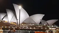 Suasana Sydney Opera House di waktu malam. (Edu Krisnadefa/Liputan6.com)