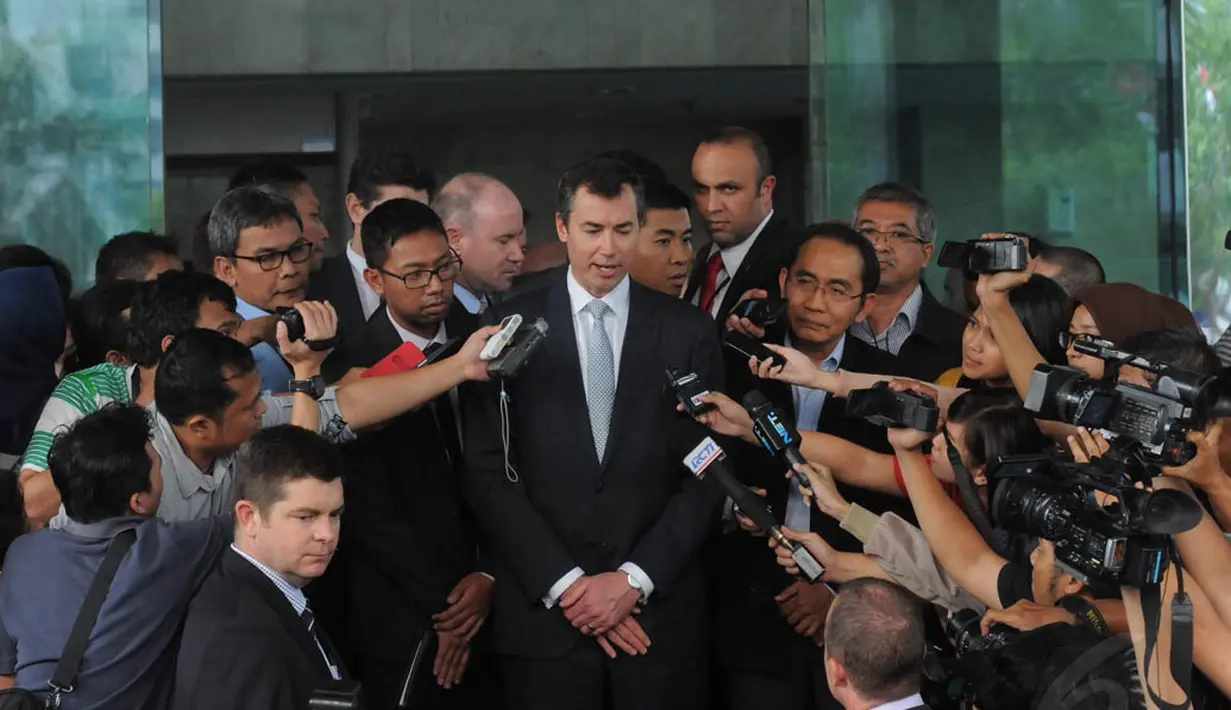 Selasa (19/8/14), Menteri Kehakiman Australia, Michael Keenan mengunjungi Gedung KPK, Jakarta. (Liputan6.com/Herman Zakharia)
