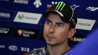 Pebalap Movistar Yamaha, Jorge Lorenzo, enggan memikirkan gelar juara dunia dan memilih fokus meraih hasil terbaik pada MotoGP San Marino di Sirkuit Misano, Minggu (11/9/2016). (Bikesportnews)