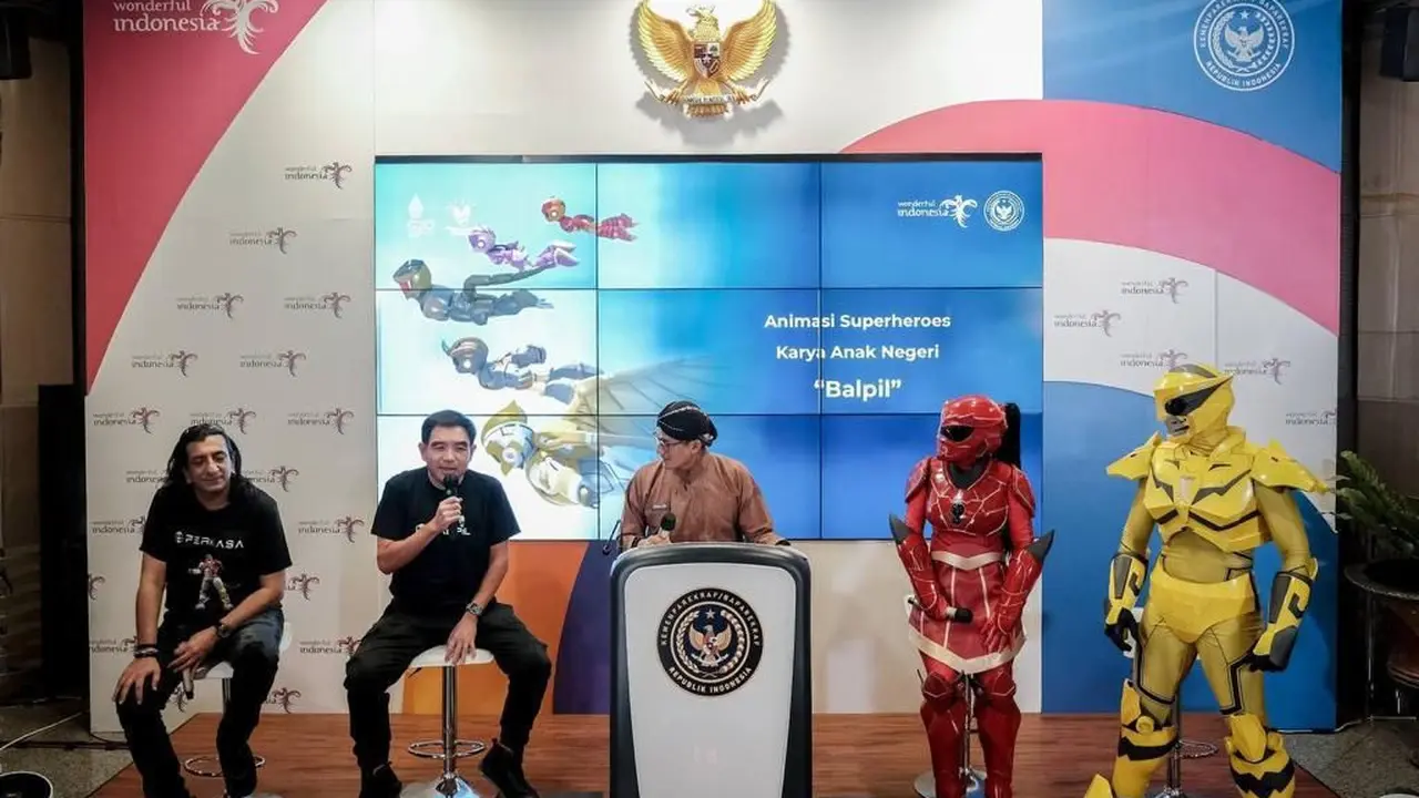"The Weekly Brief with Sandi Uno" yang diselenggarakan secara hybrid dari Gedung Sapta Pesona