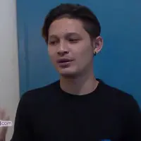 Pesepakbola Syamsir Alam ikut terbawa pusaran arus kasus prostitusi online, setelah Anggita Sari mengaku pernah berpacaran dengan Syamsir selama dua tahun dan membeberkan kisah asmara Syamsir dengan Tyas Mirasih.