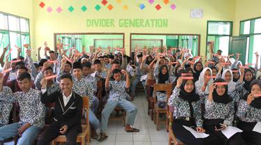 Ratusan siswa MA Al-Furqon Pangandaran nampak antusias menyimak sosialisasi pendidikan dari pemateri rumah pelajar