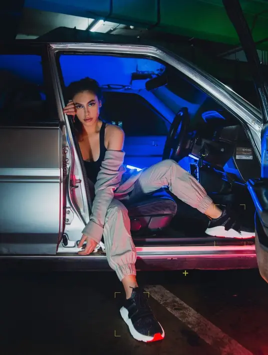 Meskipun punya bisnis kecantikan, akan tetapi Valerie Thomas tidak terlalu suka dengan make up yang tebal. (Foto: instagram.com/valerieethomas)