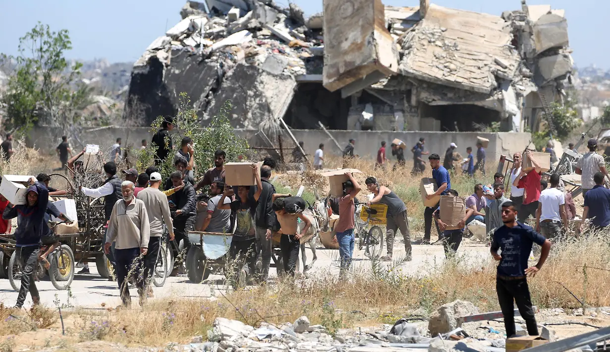 Namun, seperti yang dikhawatirkan Perserikatan Bangsa Bangsa (PBB) dan sejumlah lembaga kemanusiaan internasional, pembagian makanan untuk warga Gaza yang kelaparan itu berlangsung ricuh. (Eyad BABA/AFP)