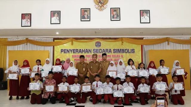 Pemkot Tarakan Salurkan Beasiswa Kepada Pelajar Berprestasi