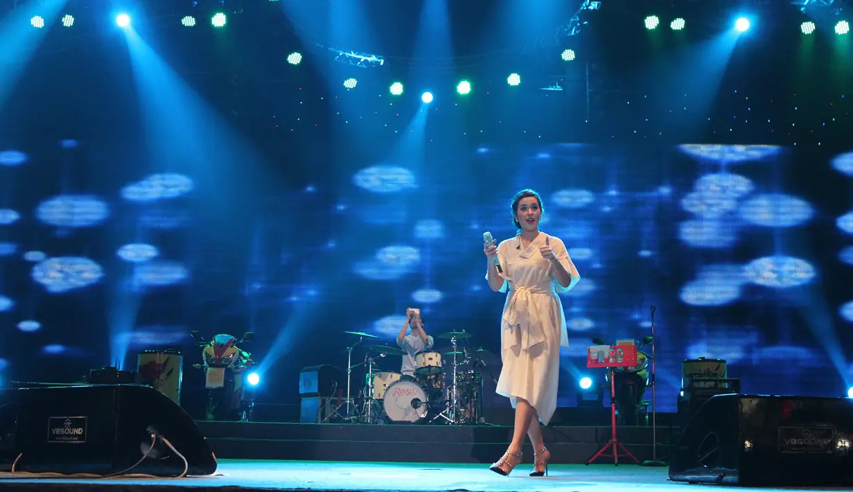 Raisa saat tampil di Jakart Fair 2015. (Foto: Fathan Rangkuti/Bintang.com)