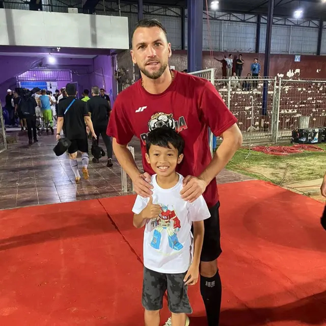 Miro Materazzi berrfoto dengan Marco Simic (credit: https://www.instagram.com/miromaterazzi/).