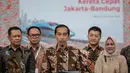 Jokowi menamakan kereta cepat Jakarta-Bandung dengan nama Whoosh. Bukan tanpa sebab, menurut dia, kata Whoosh memiliki arti yang dalam. (Yasuyoshi CHIBA / AFP)