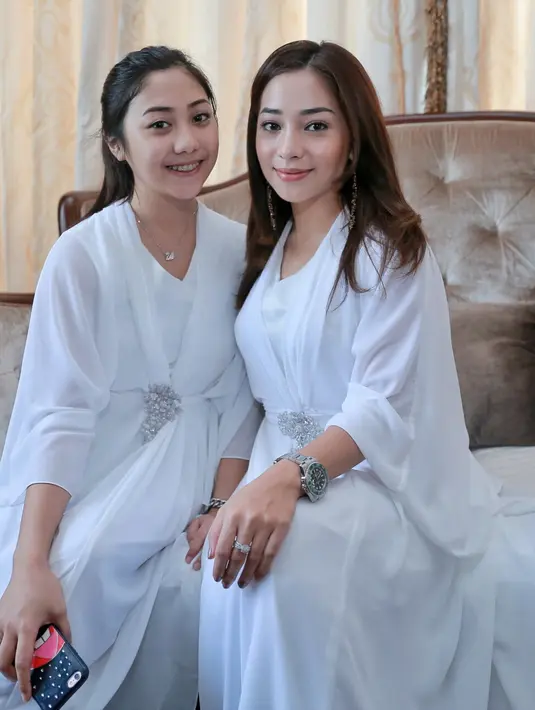 Doa yang dipanjatkan Niki di hari Lebaran kali ini adalah, semoga pendidikan, kesehatan dan karier bisa berjalan lancar dan lebih baik lagi. (Adrian Putra/Bintang.com)