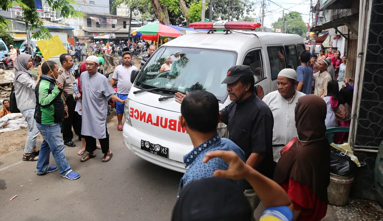 Di TPU Karet Bivak, Jakarta Pusat, keluarga memilih sebagai tempat pembaringan terakhir Laila Sari untuk selamanya. Kini, Artis Tiga Zaman itu telah tiada. Tinggal nama dan kenangan yang tersisa sekarang ini. (Adrian Putra/Bintang.com)