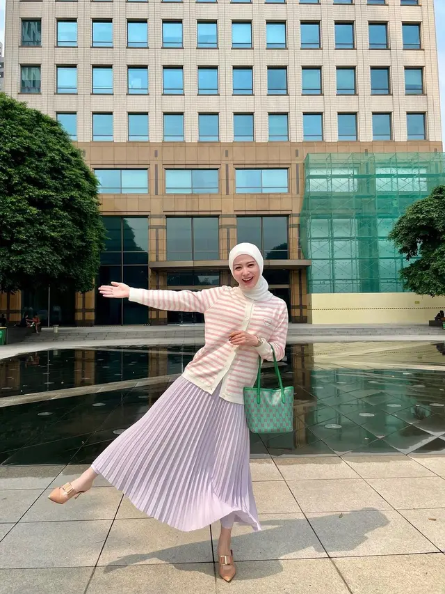6 Gaya Berhijab Ayana Moon yang Kalem dan Estetis, Siap Jadi Inspirasi Pakaian Bulan Ramadan