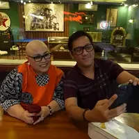 Potret Nunung Tampil Botak Usai Kemoterapi (Sumber: YouTube/Taulany TV)