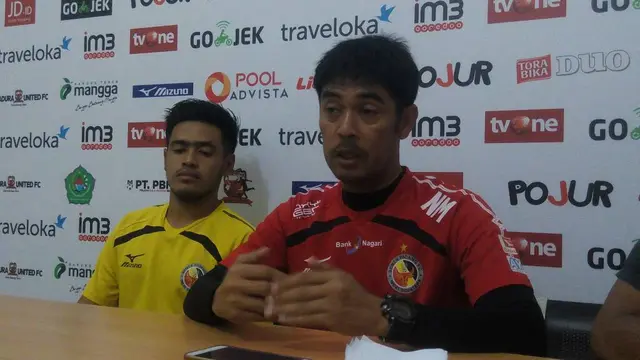 Pelatih Semen Padang, Nil Maizar saat jumpa pers usai pertandingan lawan Madura United