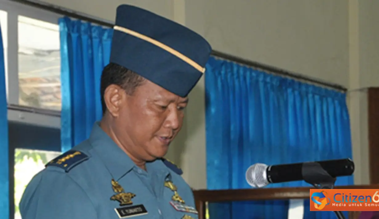 Citizen6, Surabaya: Kapokgadik Kolonel Laut (K) Eko Yuniarto menutup kursus MT Gelombang III tahun 2012 di Gedung Krakatau, Kesatrian Bumimoro, Kobangdikal, Surabaya, Jumat (29/6). (Pengirim: Kobangdikal).