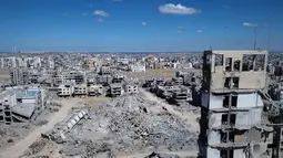 Nyaris seluruh wilayah di Gaza musnah, sementara mereka yang tinggal terjebak dalam berbagai krisis kemanusiaan, termasuk kelaparan hingga kehilangan tempat tinggal. (AP Photo)