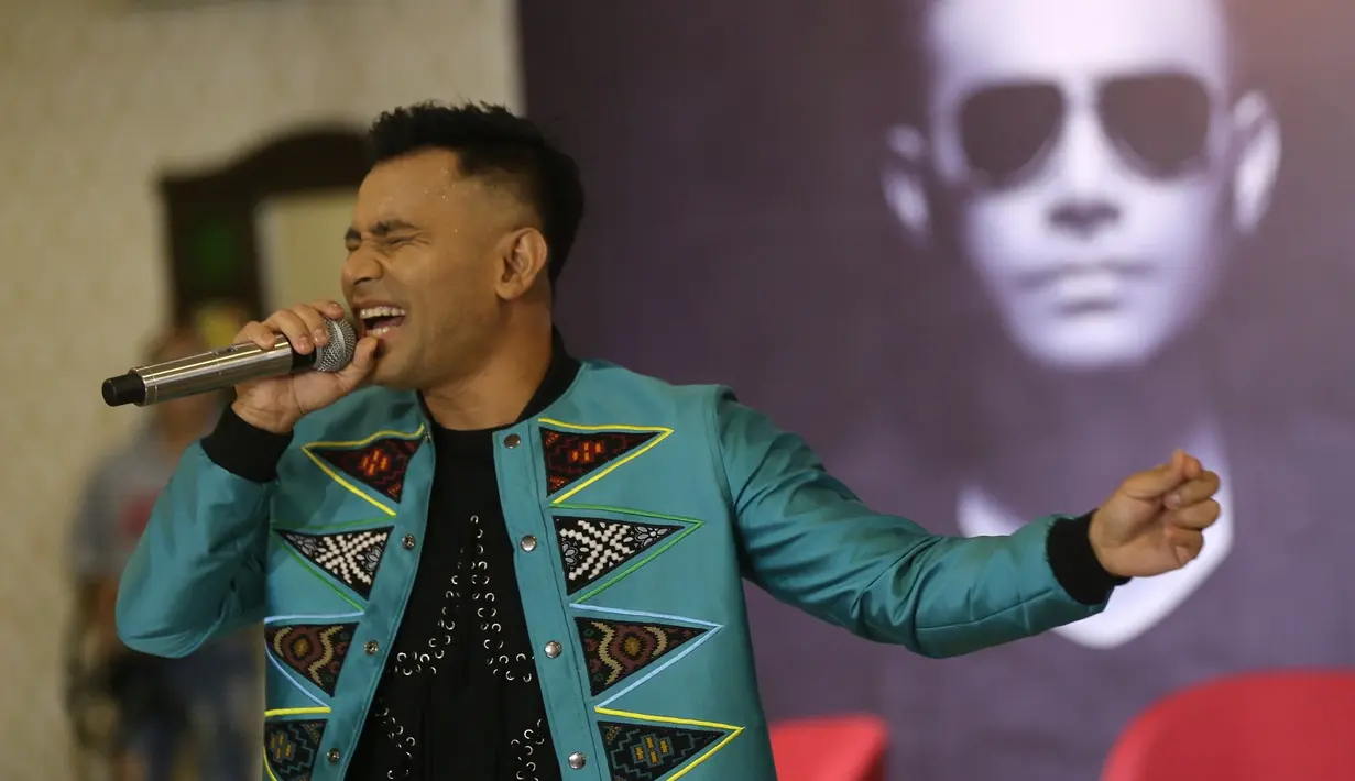 "Kadang lebar bahunya pas, di bawahnya kepanjangan, atau lengannya kepanjangan harus ke tukang jahit lagi. Jadi idenya dimaksimalkan agar bentuk badan seperti apapun lewat ini diaplikasikannya," ujarnya. (Nurwahyunan/Bintang.com)