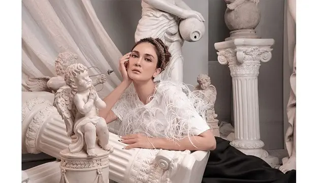 7 Gaya Luna Maya saat Pemotretan Bertema Dewi Yunani, Memesona