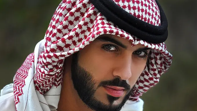 Pernah Diusir karena Terlalu Tampan, Sekarang Pria Ini Hidupnya..