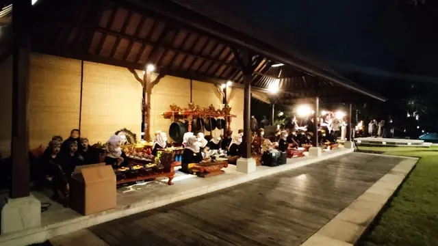 Komunitas pegiat seni Kie Art Desa Sidareja, Kecamatan Kaligondang, Kabupaten Purbalingga baru-baru ini menampilkan kekayaan seni tradisi lokal di Pulau Dewata, Bali. (Foto: Liputan6.com/dok. Kie Art)