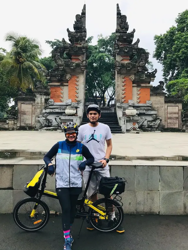 6 Potret Ikke Nurjanah dan Karlie Fu Usai Menikah, Romantis Gowes Bareng