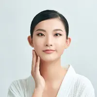 Ilustrasi mengencangkan kulit leher. (c) makidotvn/Depositphotos.com