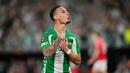 Pemain Real Betis, Antony, melakukan selebrasi setelah mencetak gol ke gawang Nottingham Forest pada laga perdana fase grup Liga Europa 2025/2026 di Stadion La Cartuja, Kamis (25/9) dini hari WIB. (AP Photo/Jose Breton)