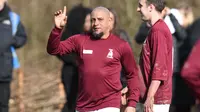 Roberto Carlos merupakan legenda dunia yang kini telah berusia 48 tahun. Roberto Carlos pensiun pada 2016 setelah terakhir bermain di Liga India bersama Delhi Dynamos. (AFP/Oli Scarff)