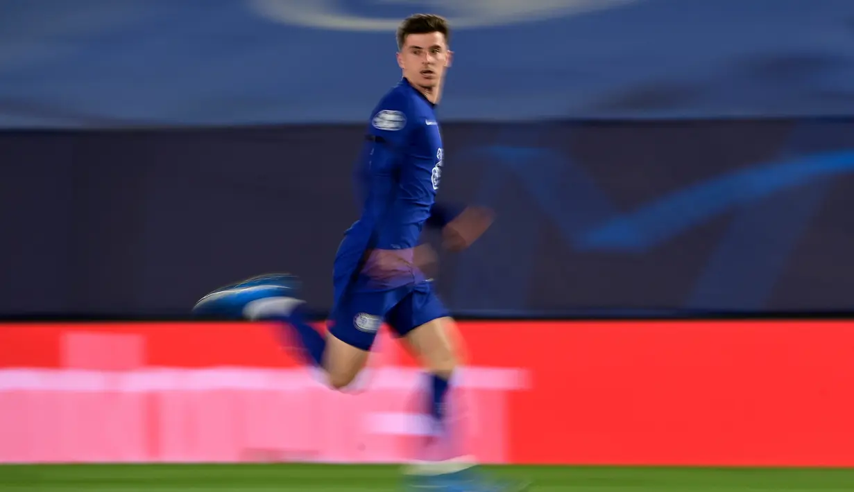 Mason Mount juga merupakan produk unggulan akademi yang dimiliki Chelsea. Namanya naik daun setelah dipinjamkan ke Vitesse selama satu musim pada tahun 2017. Mount akhirnya diorbitkan ke tim utama Chelsea pada tahun 2019. (Foto: AFP/Javier Soriano)