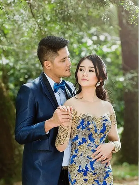 Pemeran dan presenter olahraga, Puadin akan resmi mempersunting Dea di Mandira Room, Sasana Kriya, Taman Mini Indonesia Indah (TMII), Jakarta Timur, Minggu (16/10/2016). Keduanya melakukan akad nikah dan resepsi ditempat tersebut.  (Instagram/ryana_dea)