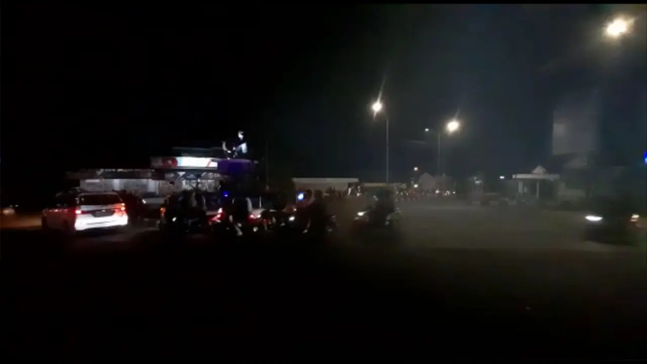 Rombongan Takbir keliling Putar balik