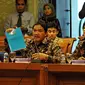 Anggota BPK Achsanul Qosasi (tengah) mengikuti rapat dengan Pansus Pelindo II di Jakarta, Kamis (22/10/2015). Pansus Pelindo meminta hasil audit BPK terhadap perusahaan  yang diduga merugikan negara dalam kasus Pelindo II. (Liputan6.com/Johan Tallo)