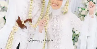 Kebahagiaan menyelimuti Nadya Mustika mantan istri Rizky DA. Nadya resmi dipersunting Iqbal Rosadi di Bandung, Jawa Barat, Jumat (24/11/2023). Berikut beberapa potret pernikahan perempuan seorang anak ini. [Instagram/nadyamustikarahayu]