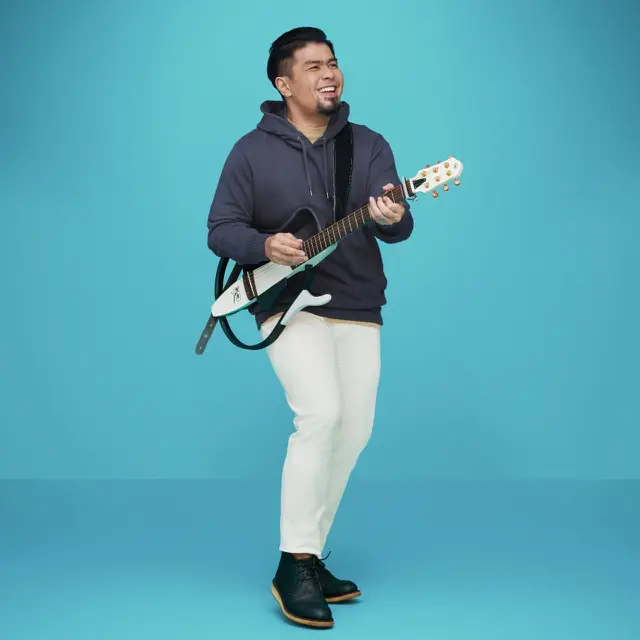 7 Tips Padu Padan Sweater ala Musisi Indonesia Yang Bikin Harimu Lebih Berwarna