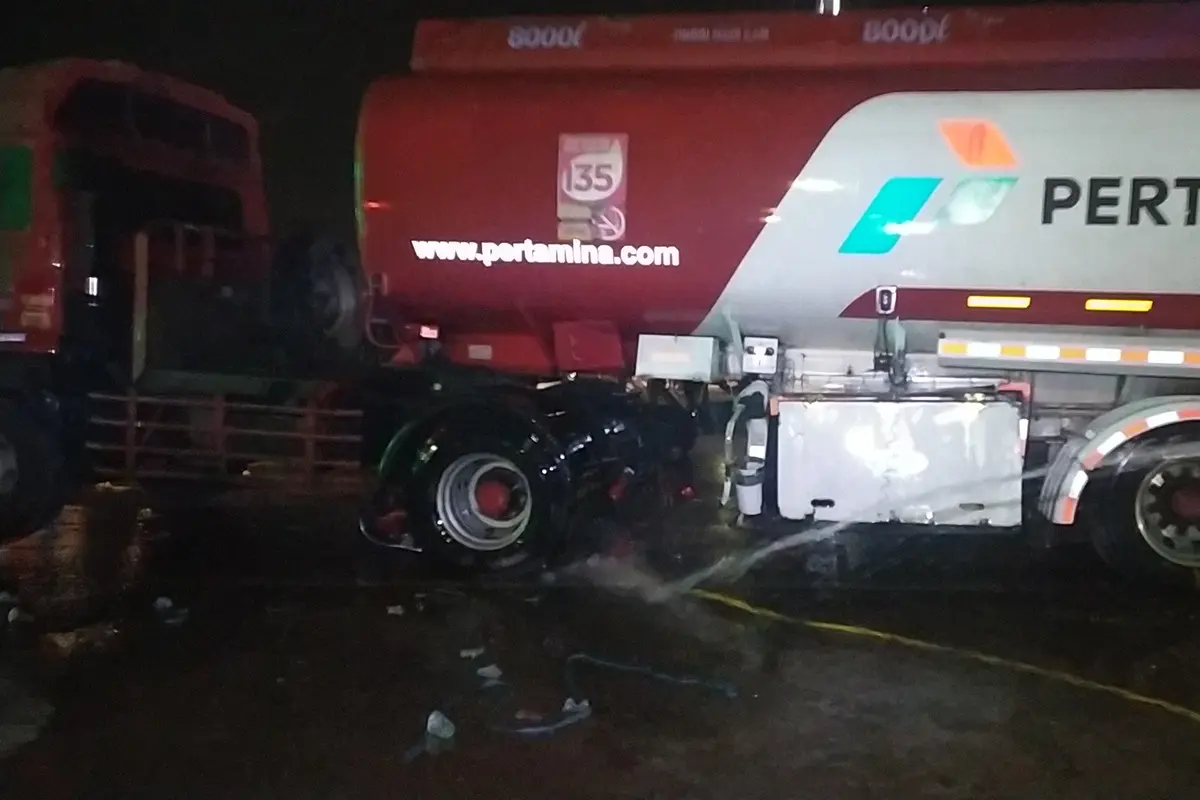 Truk Pertamina yang Terlibat Kecelakaan di Cibubur