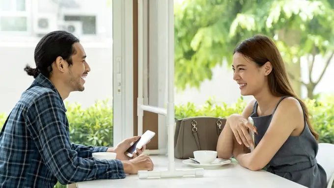 Pacaran Beda Status Sosial, Gimana Cara Meyakinkan Kalau Dijalani dengan Serius?