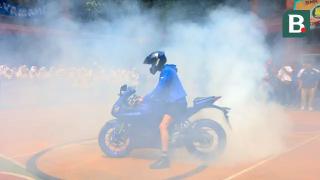 Foto: Toprak Razgatlioglu Pamer Aksi Freestyle Jelang Debut di MotoGP 2026